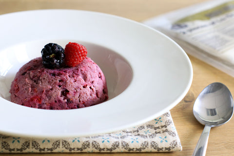 low calorie cake Blackberry and Raspberry Mug Cake