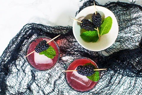 Halloween cocktail recipe with raspberry juice powder from nature restore