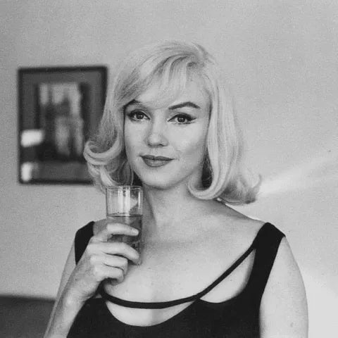 Shoulder-Length Marilyn Monroe Wig