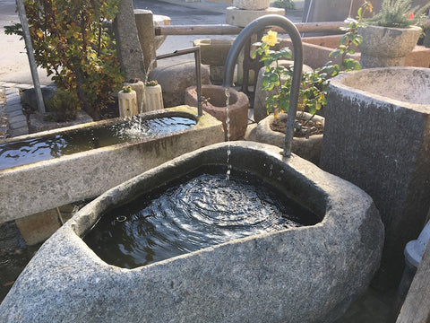 Eckiger Wassereinlauf für Steinbrunnen