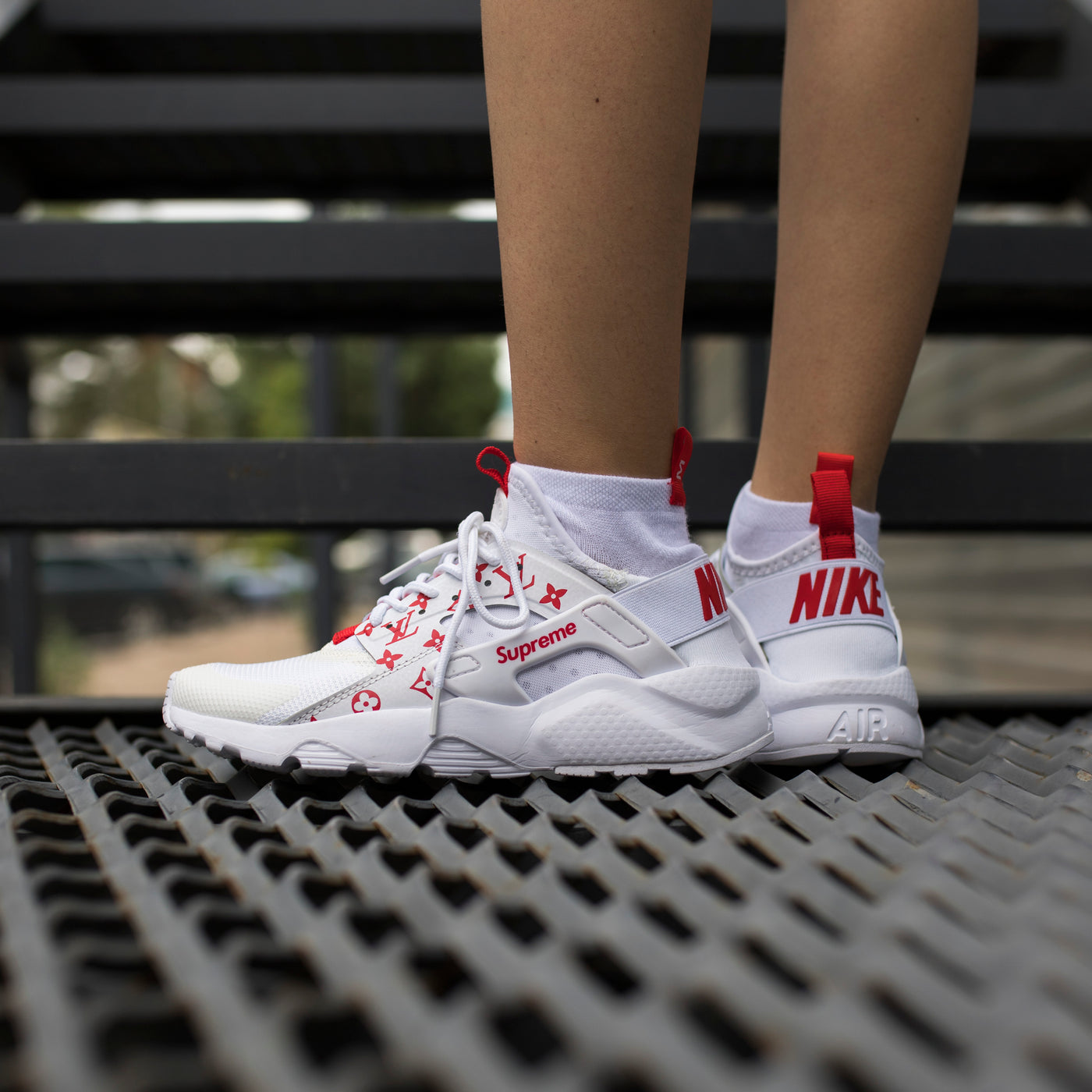 supreme x nike air huarache