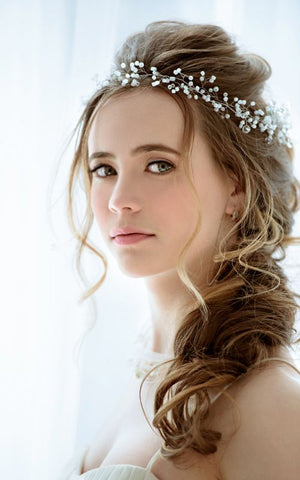 Bride with natural hair and pearls in hair
