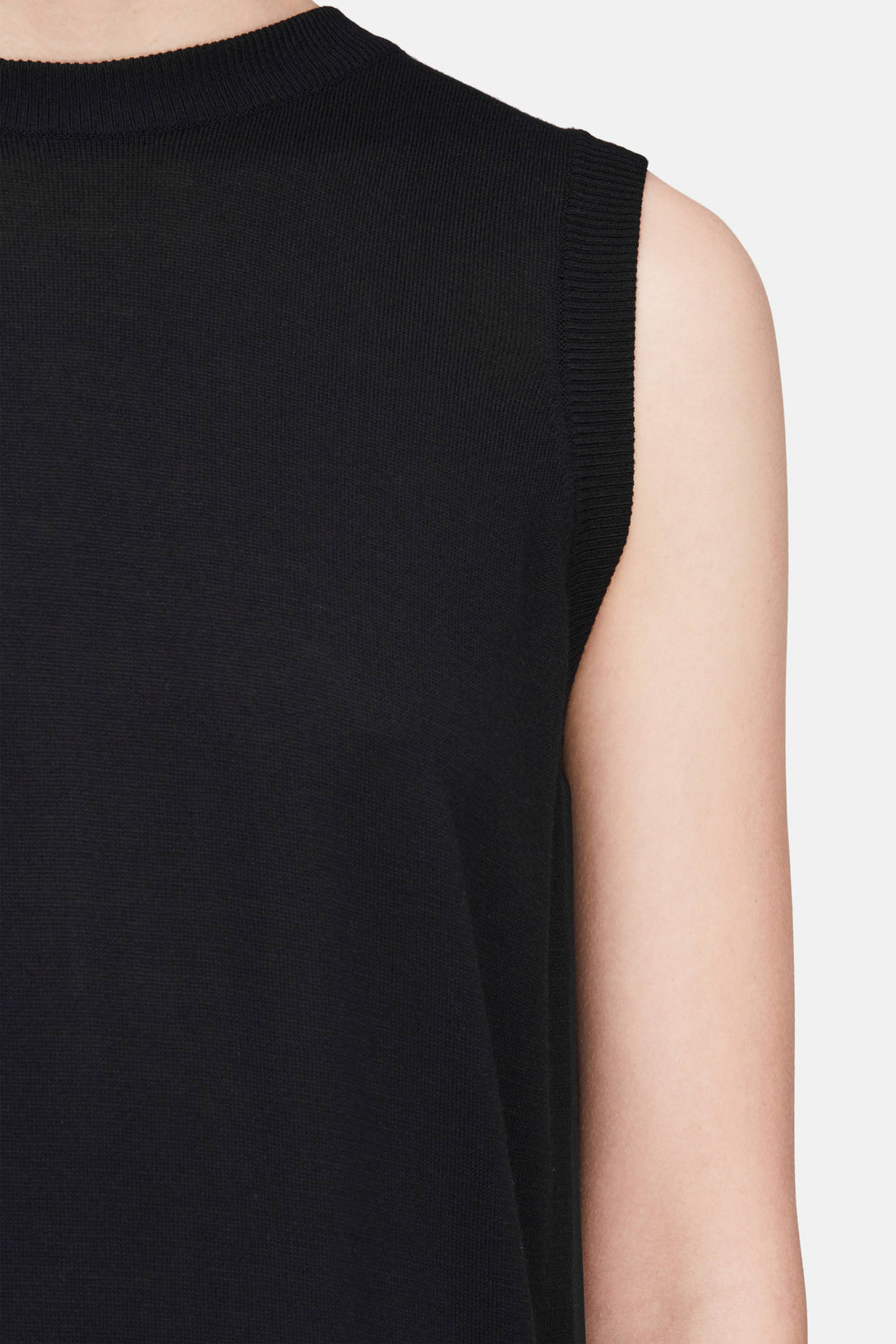 Pleated Back Dress - Black – The Line