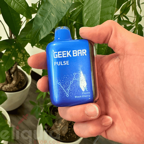 Hand-holding Blue Geek Bar Pulse Black Cherry by Eliquidstop
