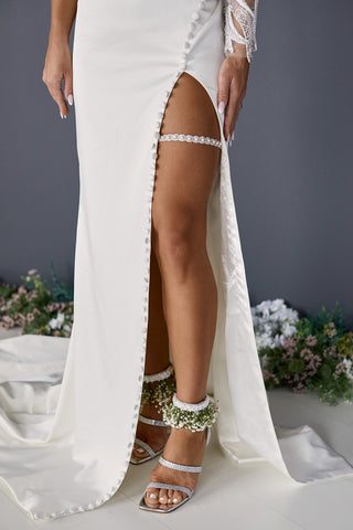 thin and dainty wedding garters