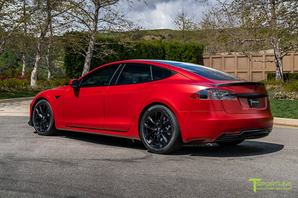 Total covering 3M - Satin Vampire Red sur une Tesla model 3 de Lyon -  ADForme