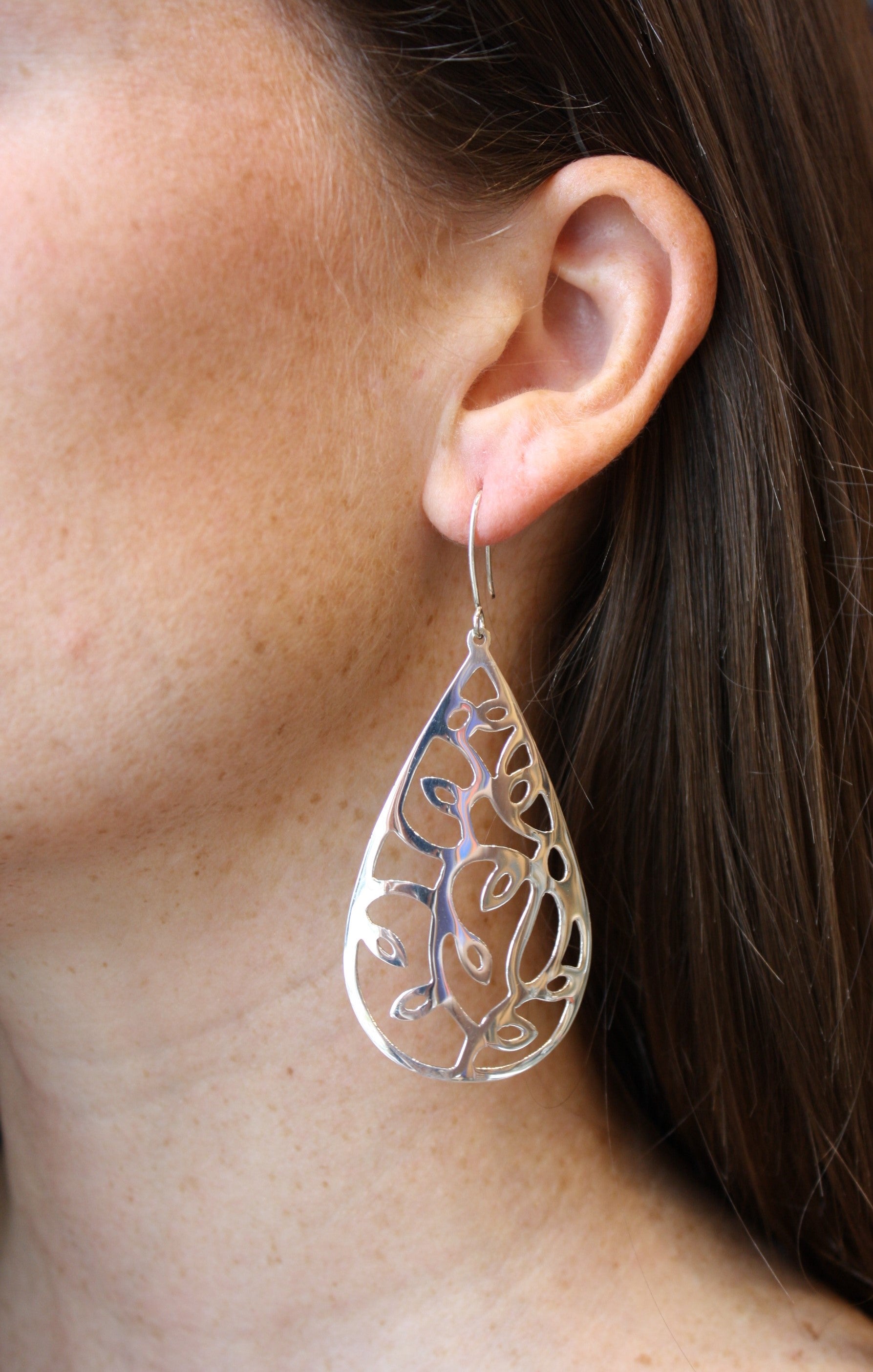 MM M1-438 9 LG FILIGREE CUTOUT TEARDROP EAR