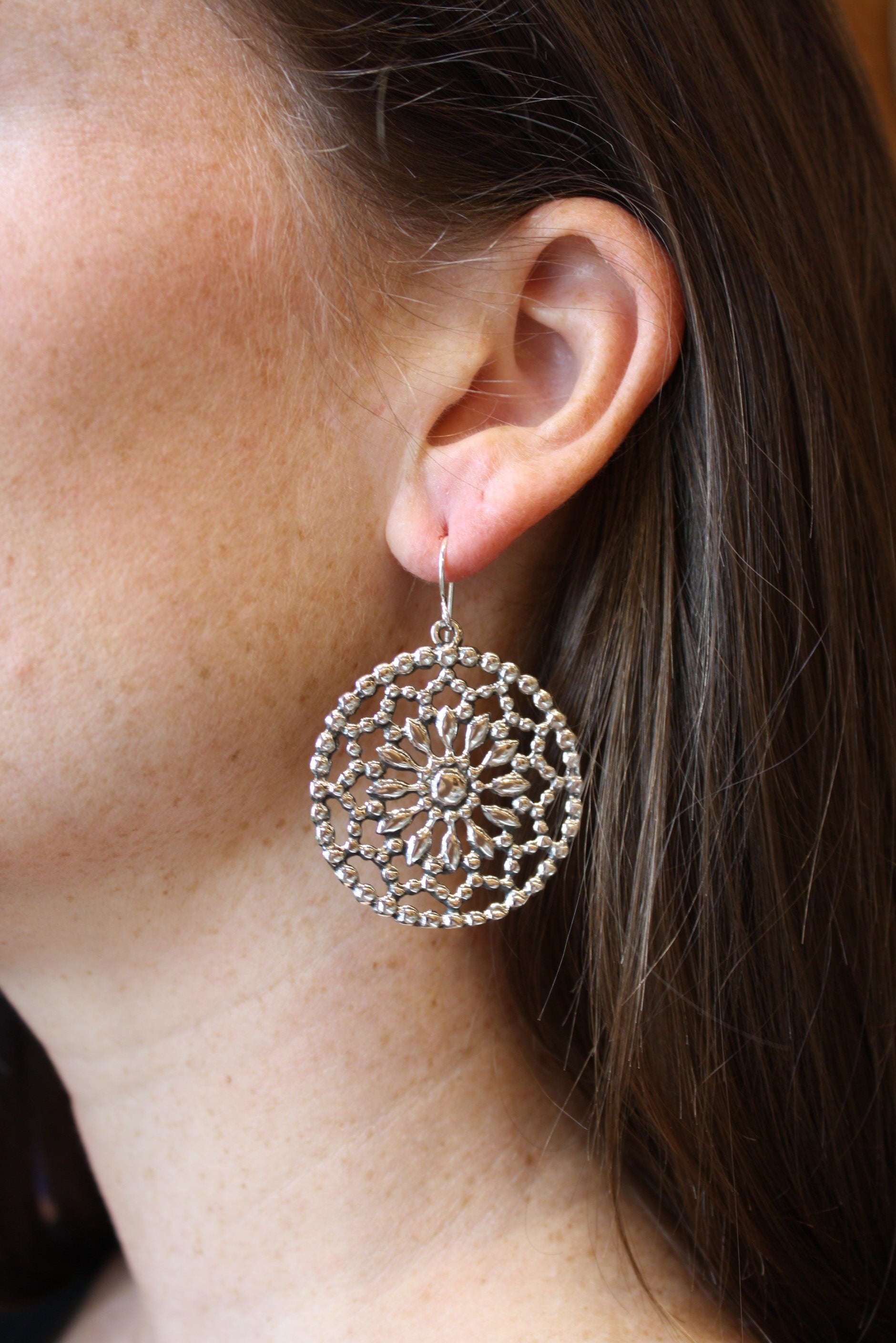 MM M1-25 15 DOTTED CIRCLE FLOWER EARRINGS