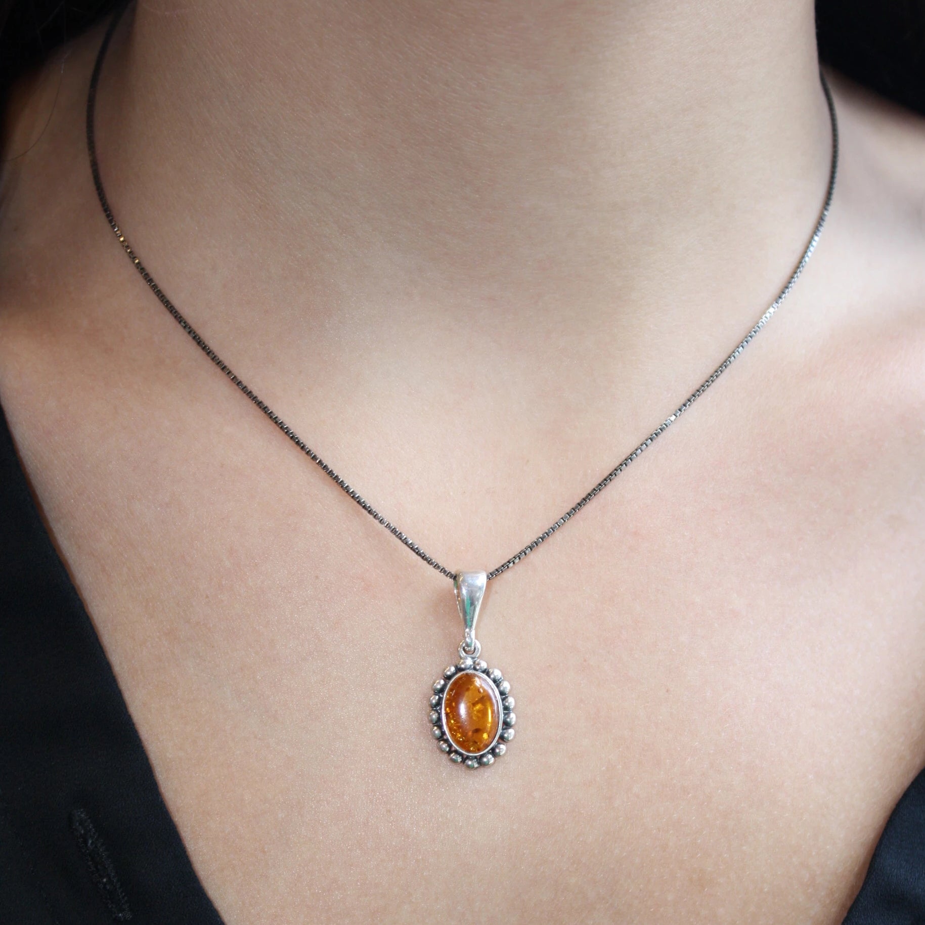 BS NAC6094-1  OVAL BEADED AMBER PENDANT