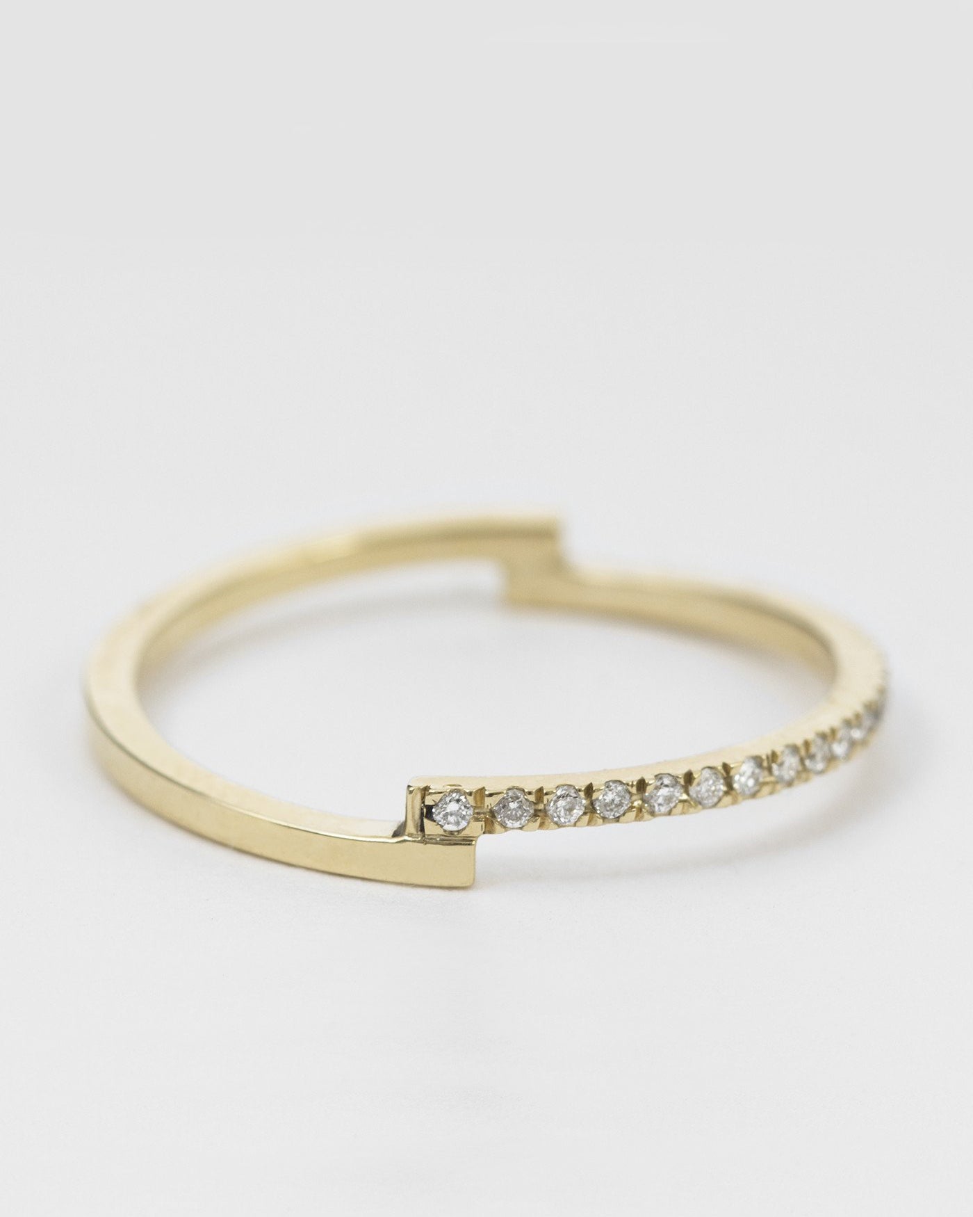 Pera Ring with Diamonds in Gold