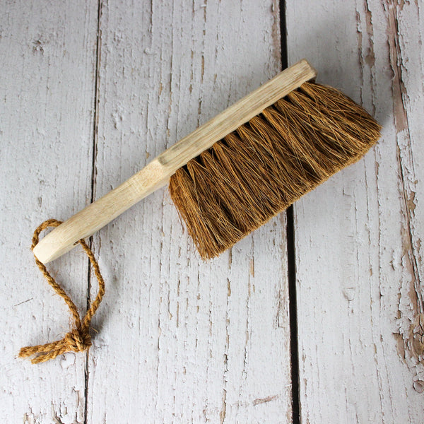 https://cdn.shopify.com/s/files/1/1726/8887/products/coconut-dust-broom-838824_600x.jpg?v=1687593502