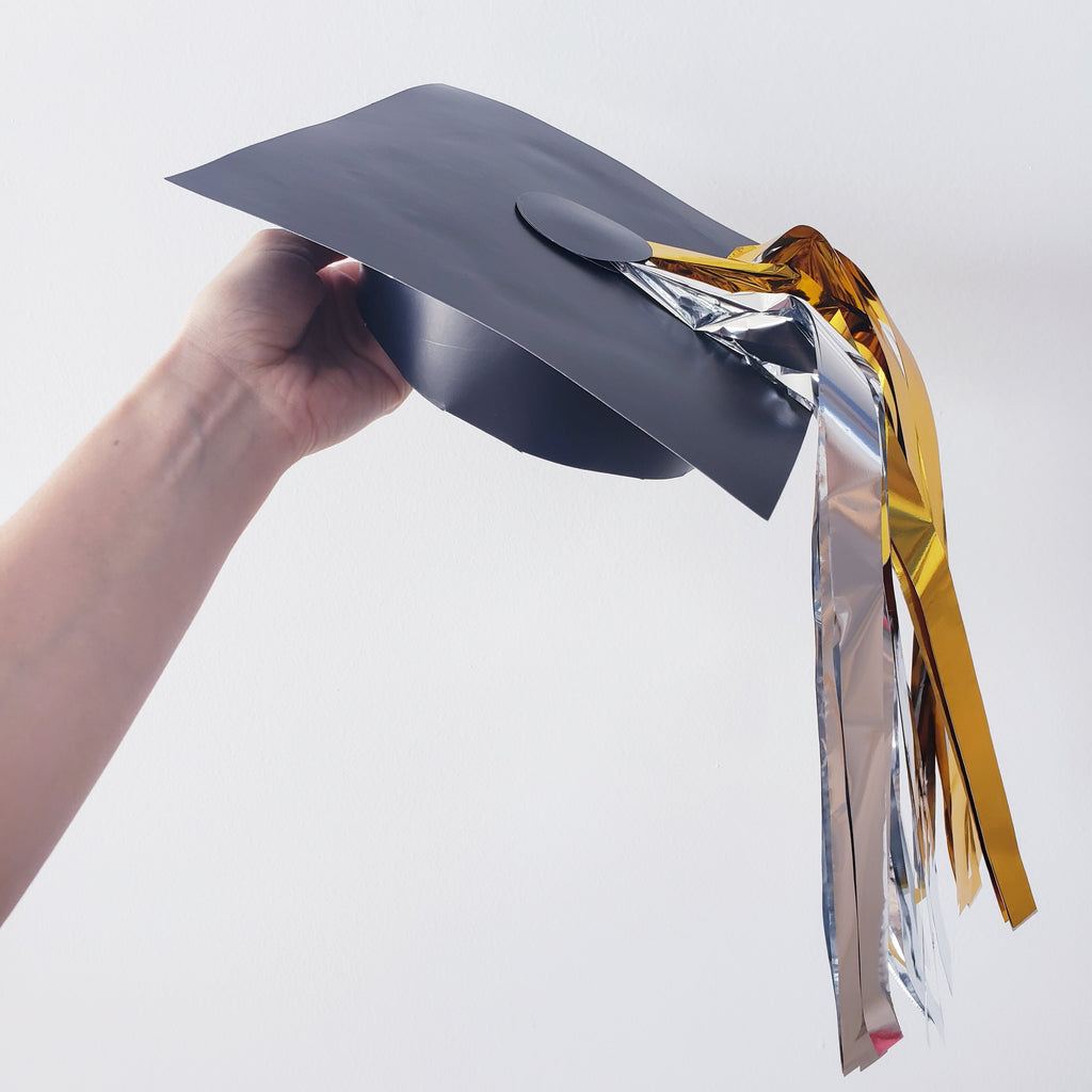 ideas para decorar un gorro de graduacion