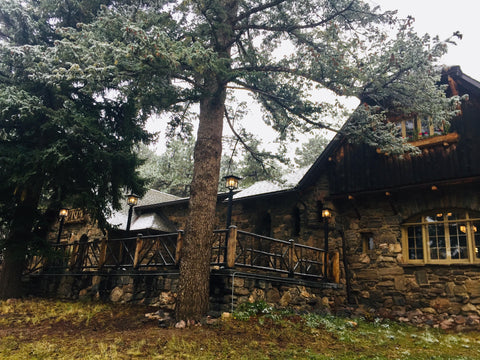 The Chief Hosa Lodge in a wintery atmosphere