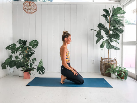 Chubby Black Woman Holding Yoga Mat at Studio Stock Photo - Image