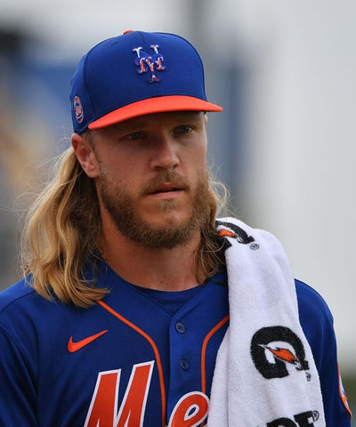 Noah_Syndergaard_how_to_wear_a_baseball_cap_with_long_hair