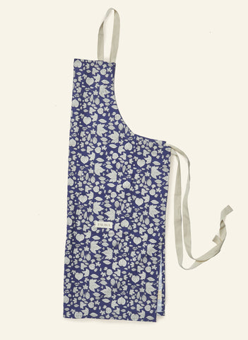 https://cdn.shopify.com/s/files/1/1728/3945/products/aprons-navy-leaves-2_large.jpg?v=1697816565