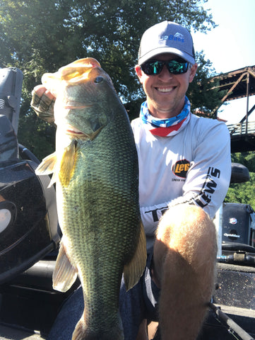 Topwater Fall Fishing on Pickwick Lake! – Alabama Bass Guide