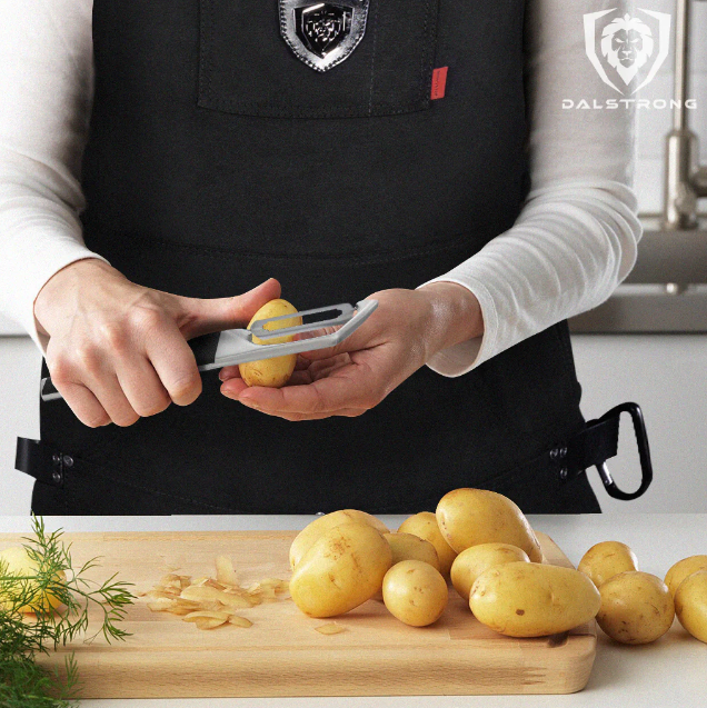 Peeling a potato using the Swivel Straight Peeler | 3 Blades Case | Dalstrong