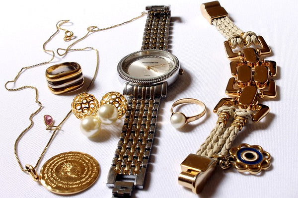 How to Accessorize Bracelets and Watches