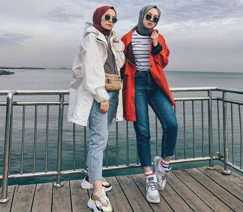 10 Trik Tampil Keren Pakai Kaos Dan Celana Jeans – Cantik Menawan