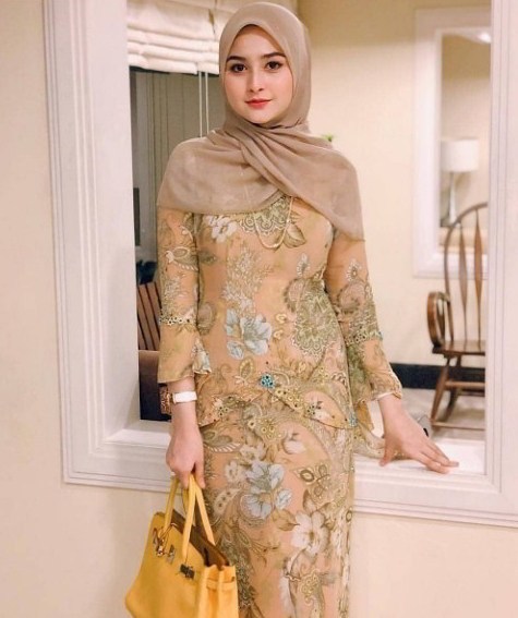 35 Model  Kebaya  Modern  dan Terbaru Tahun 2021 Cantik Menawan