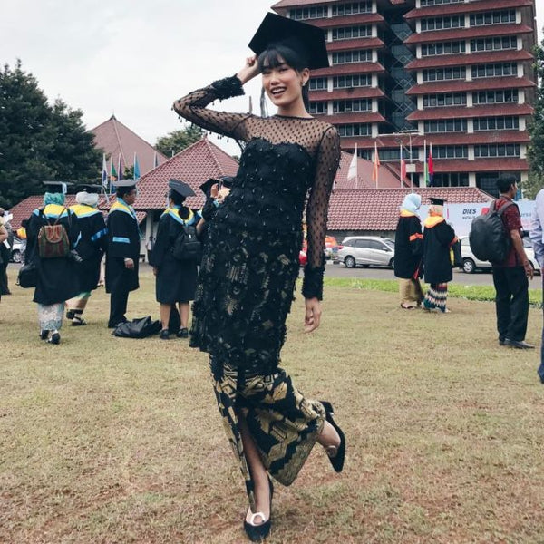 kebaya wisuda hitam