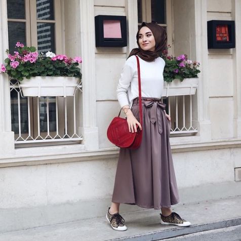 outfit sneaker rok hijab