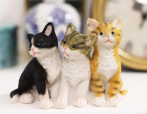 kitten statue