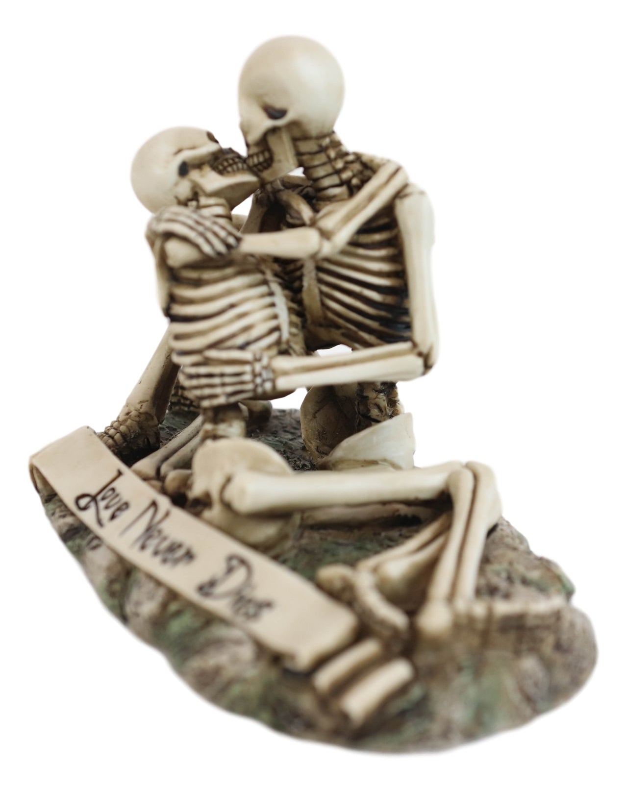 Love Never Dies Day Of The Dead Skeleton Couple Kissing By The Graveya Ebros T