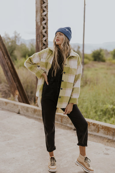 model wearing a fall outfit