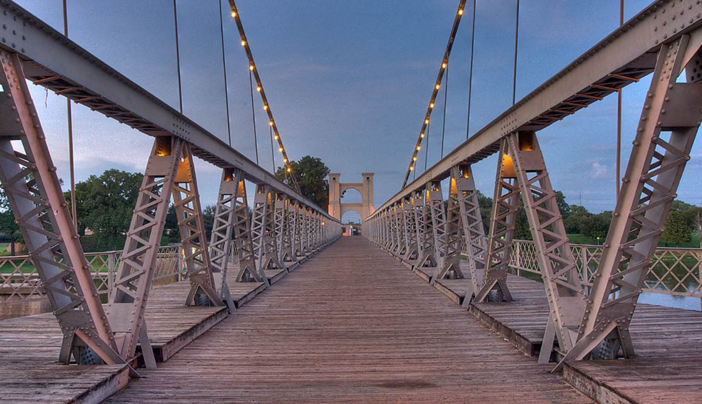 What to Do in Waco | ROOLEE Blog. Photo by Alexey Sergeev