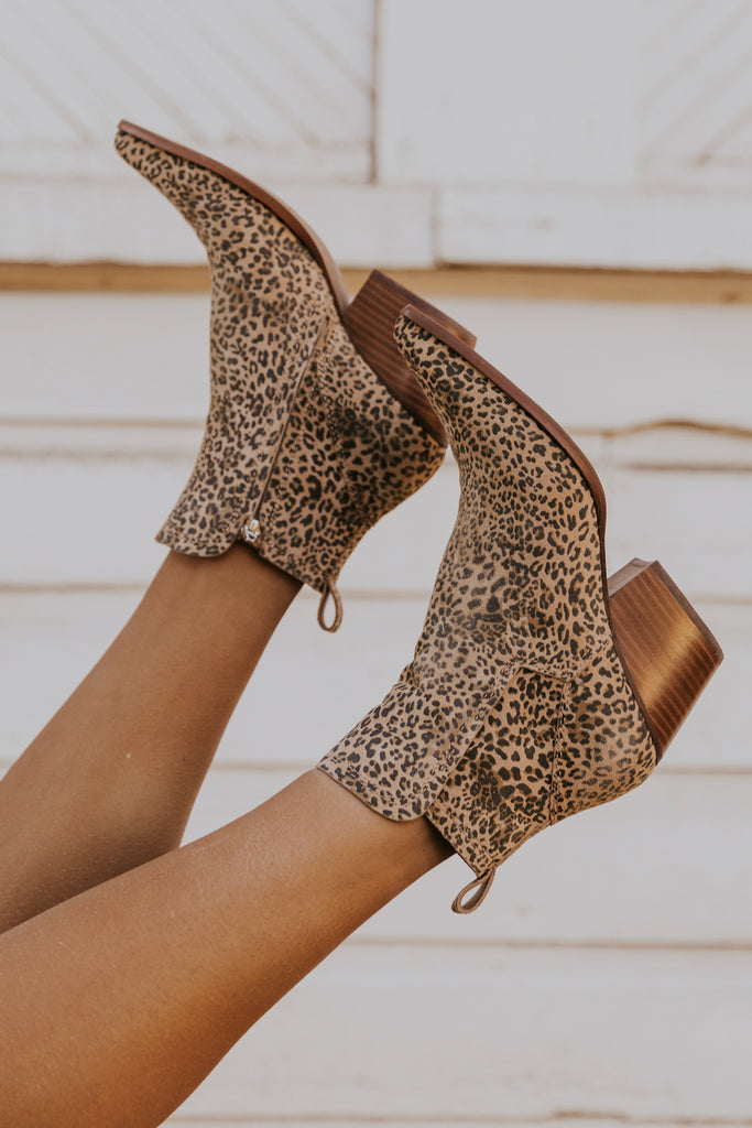 dolce vita sassy booties