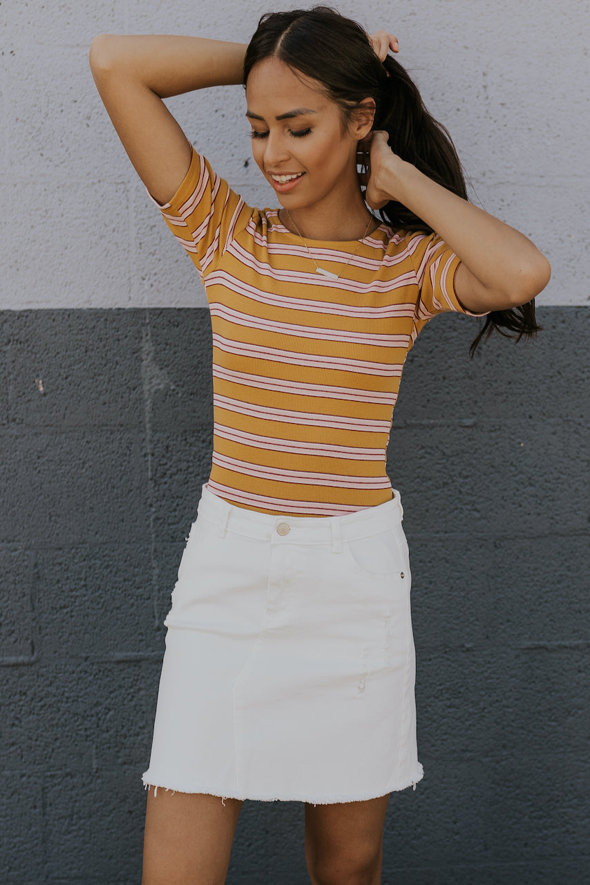 white jeans skirt outfit