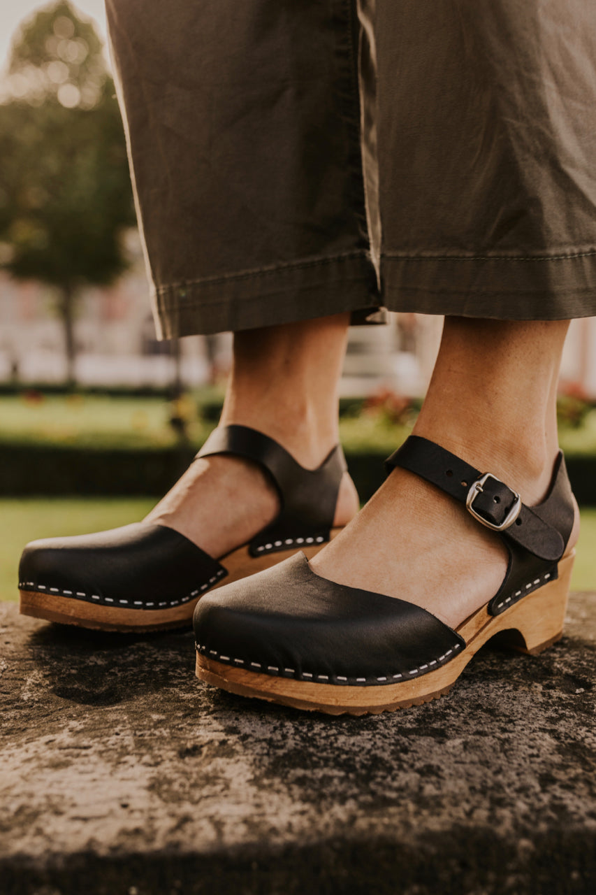 mia black clogs