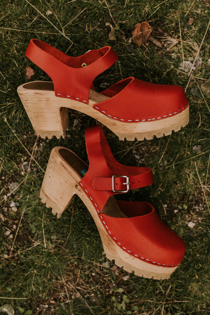 Closed Toe Leather Clogs - Mia Clogs 