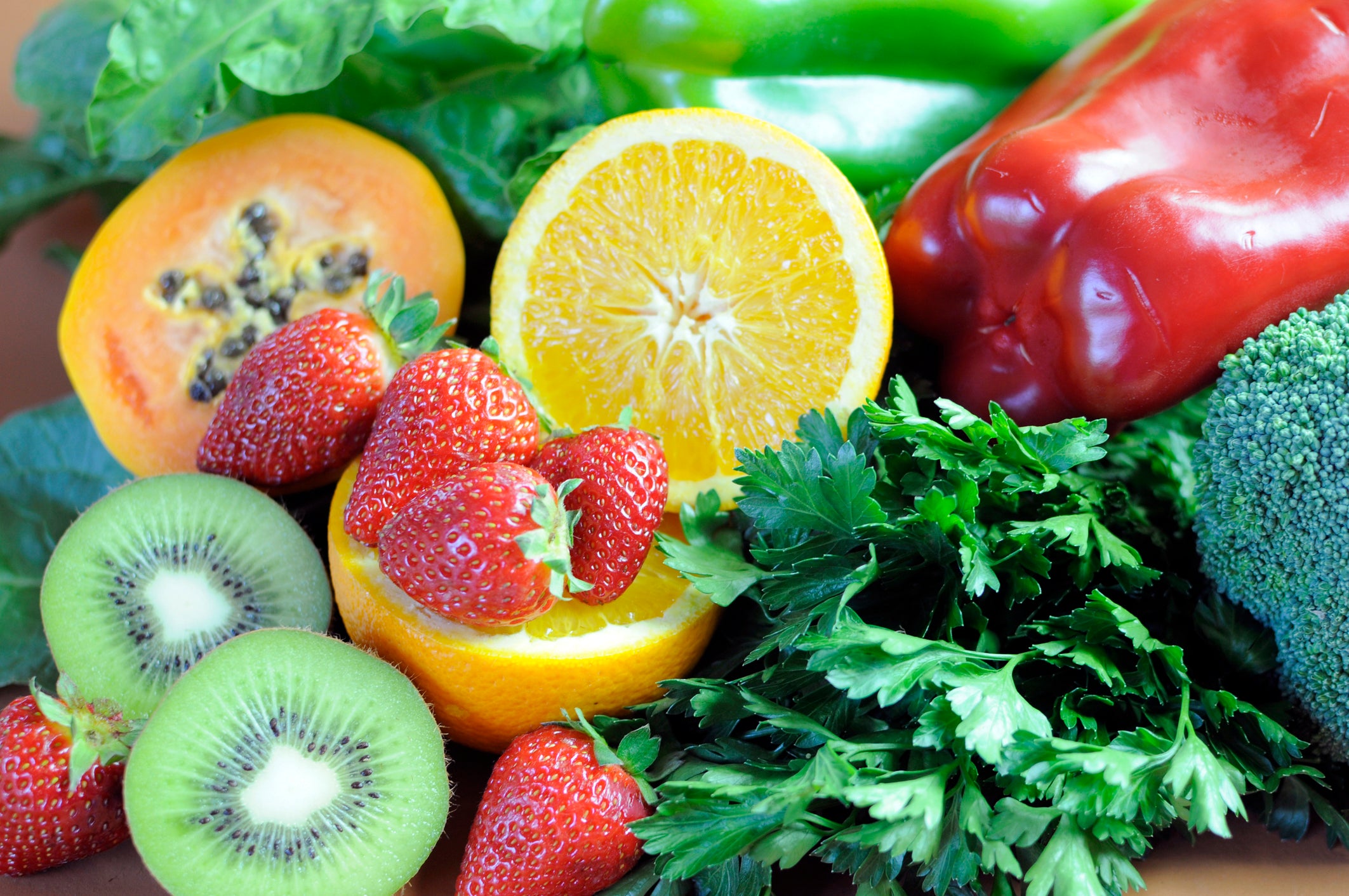 Витамин с летом можно. Что такое витамины. Витамин в6. Витамины в фруктах. Витаминная пища.
