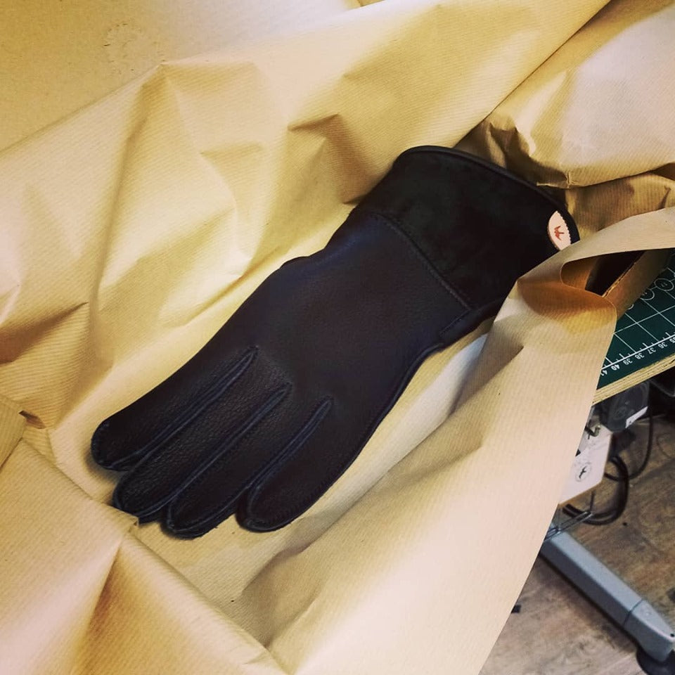 Bespoke Single Thickness Falconry Glove – A Clarke Falconry England