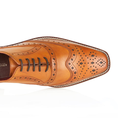 a birds eye view of the chiselled wingtip toe cap of the Sidney brogue