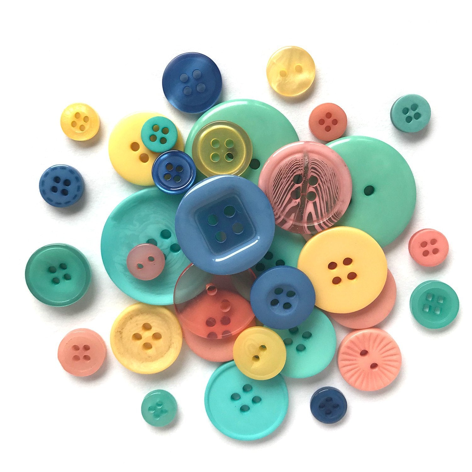 Pack of 660 Colourful Buttons, Plastic Craft Buttons, Children's