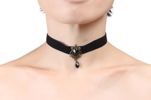 woman-wearing-black-velvet-bodyj4you-choker-with-a-pendant