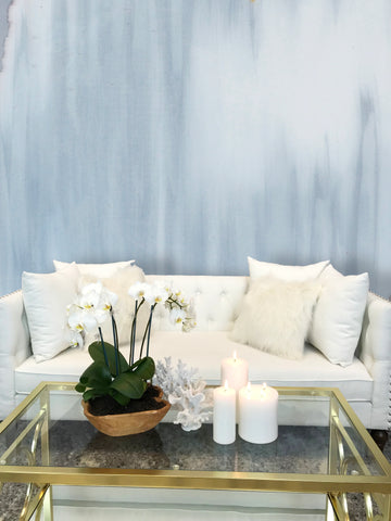 Relaxing monochromatic living room interior design with white couch, glass table and gray wallpaper mural from Vivian Ferne
