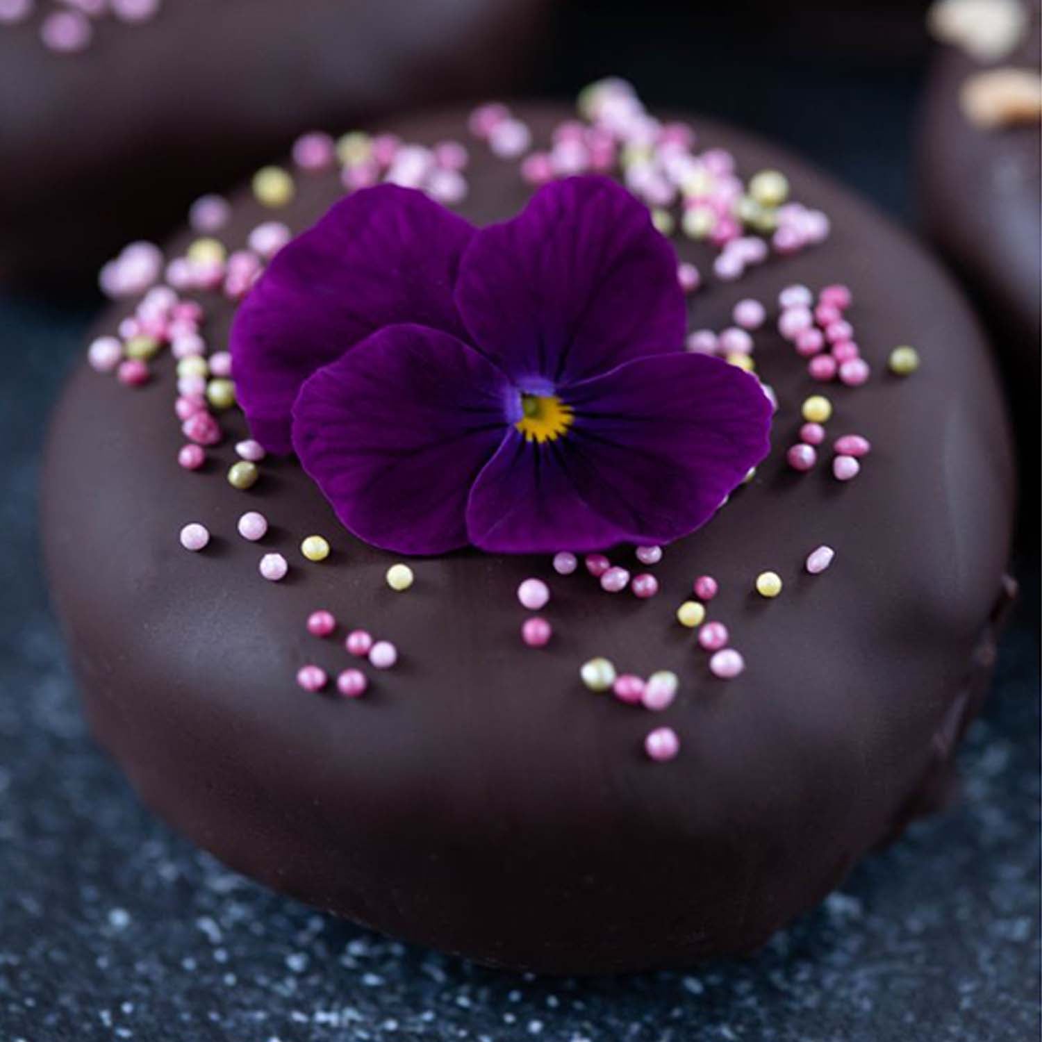 Experience The Flavors of Spring with Fresh Edible Flowers