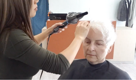 finger drying short hair