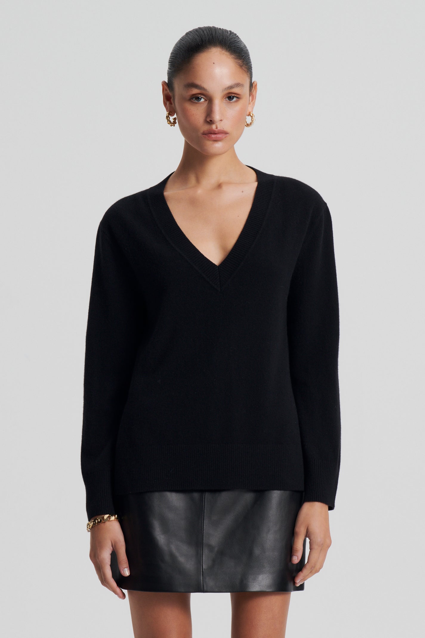 cashmere-v-neck-sweater-black