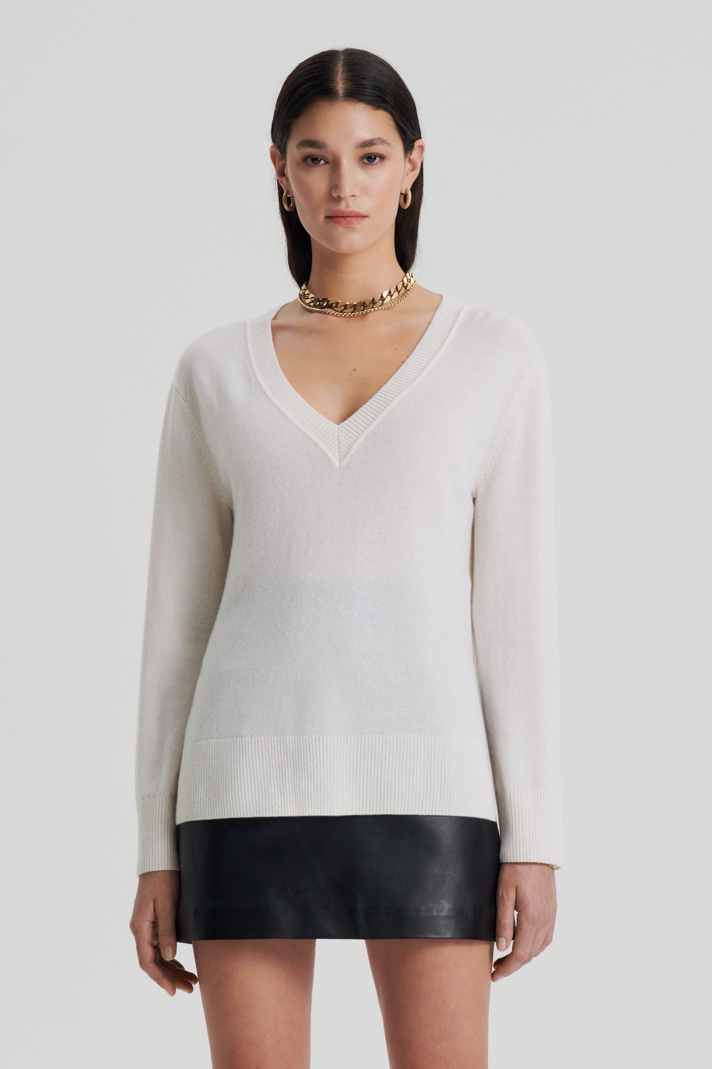 cashmere-v-neck-sweater-chalk