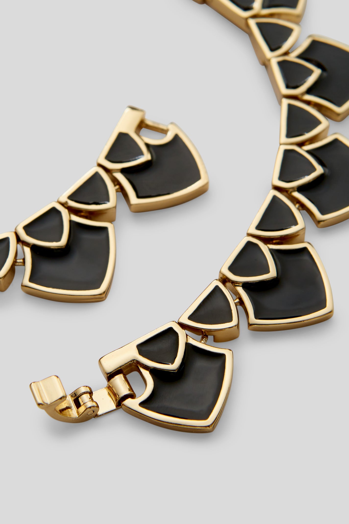 enamel-triangle-choker-black