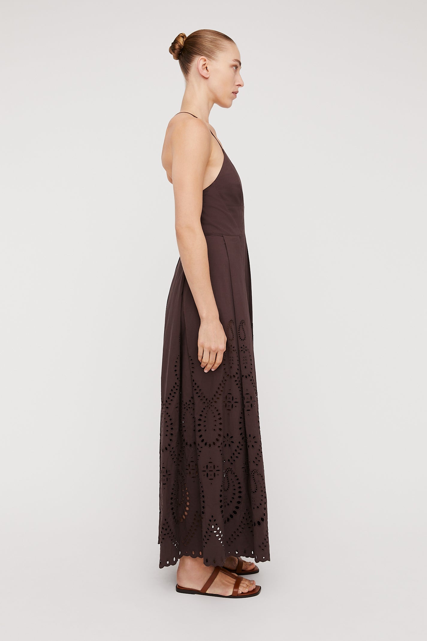 EMBROIDERED SHOESTRING DRESS - CHOCOLATE