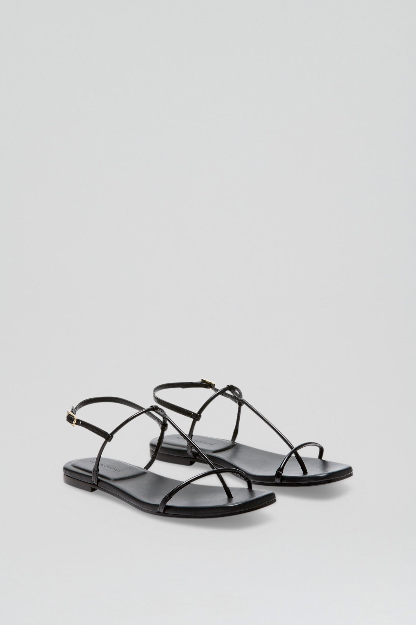 LEATHER STRING SANDAL - BLACK