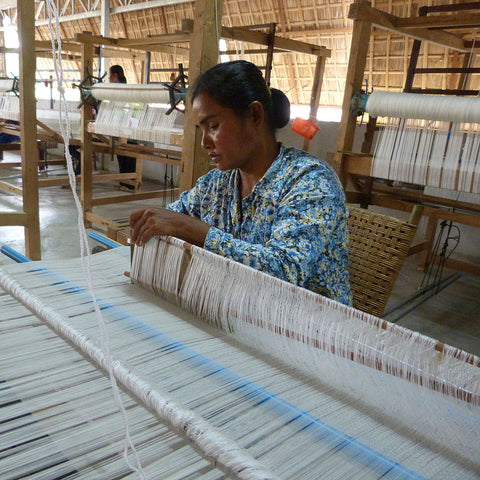 Hand Weaving Silk Artisan