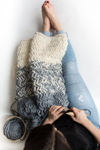 Knitloop Decke aus dicker Schafwolle mit Farbverlauf
